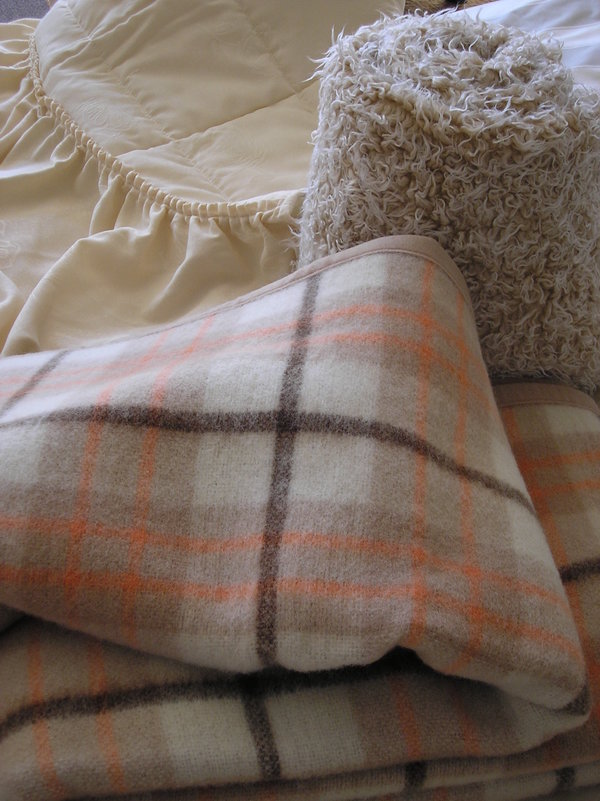 Bedtextiel Dekens, spreien en plaids.jpg